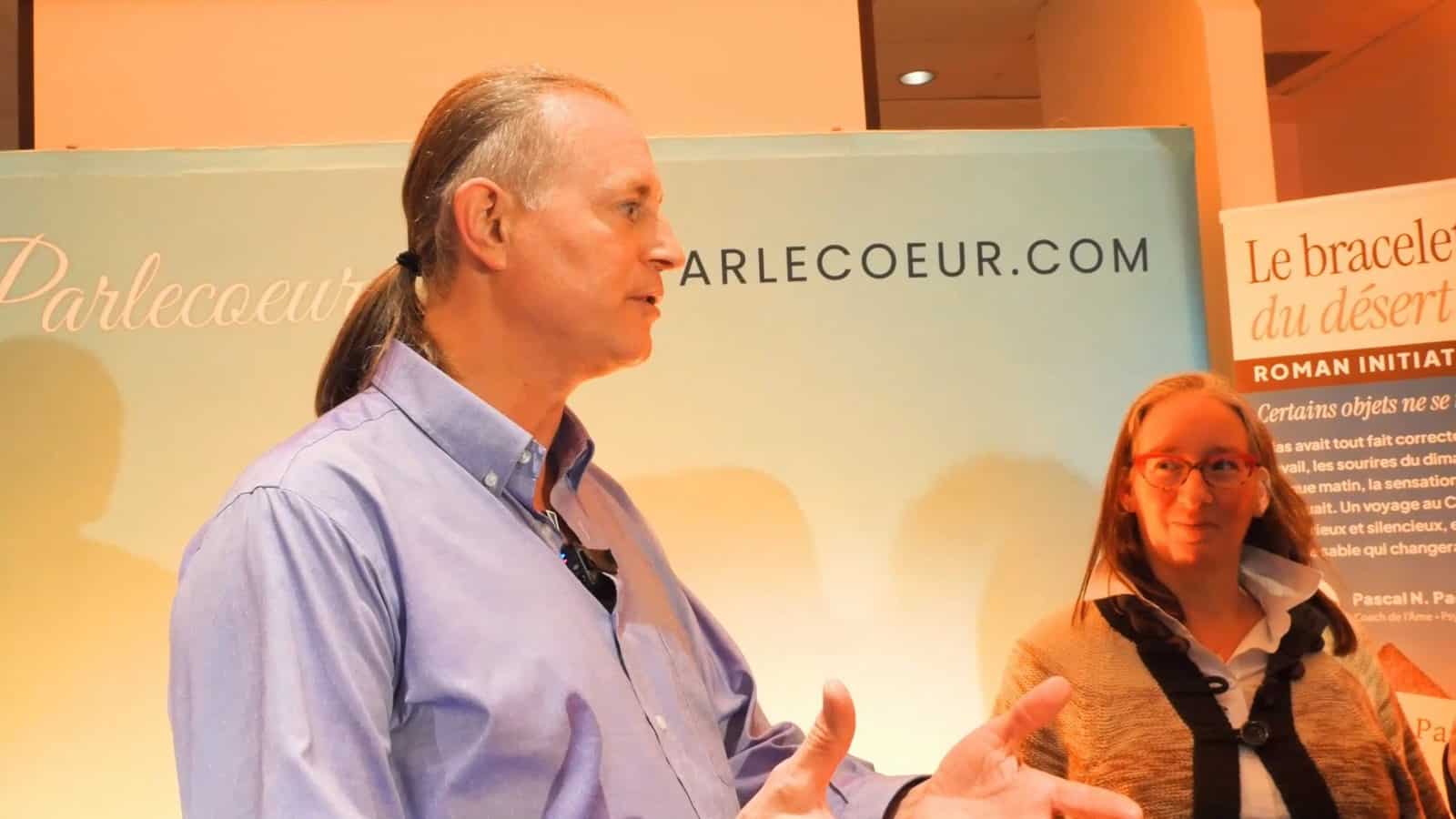 Pascal N. Paquette talking with readers in front of the Parlecoeur banner